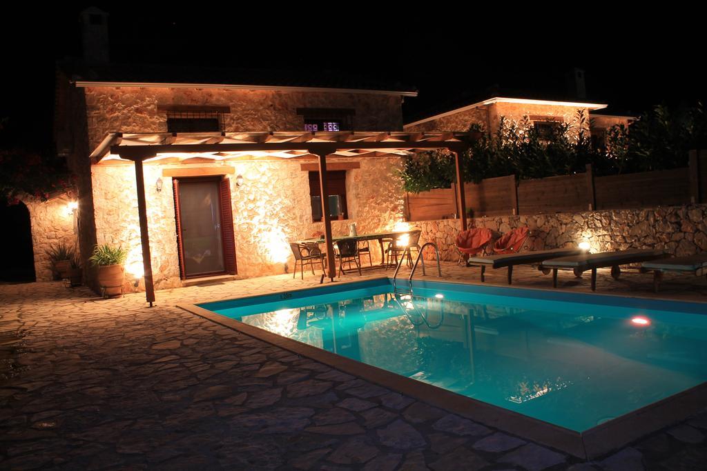 Dioni Villa Сивота Стая снимка