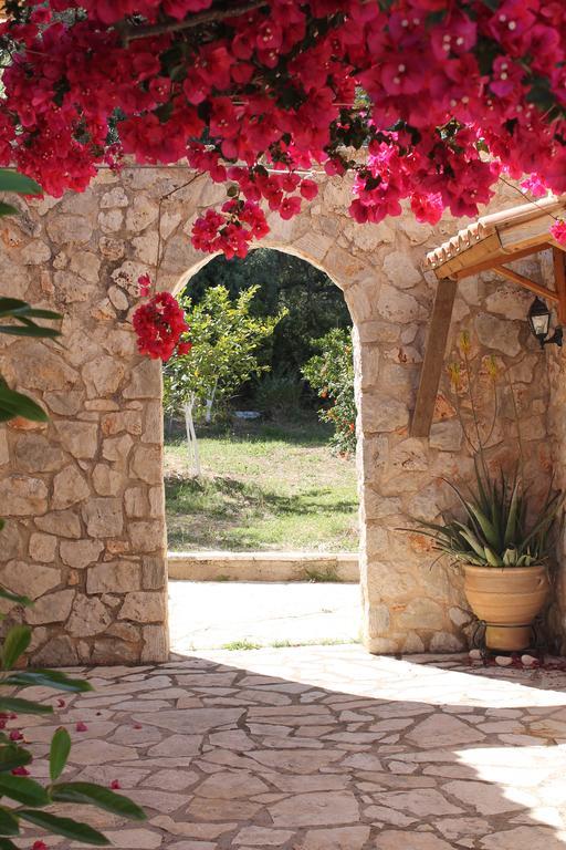 Dioni Villa Сивота Екстериор снимка
